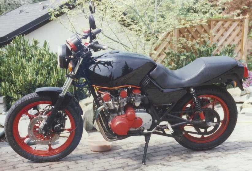 1982 Suzuki GS 550 M Katana - Moto.ZombDrive.COM