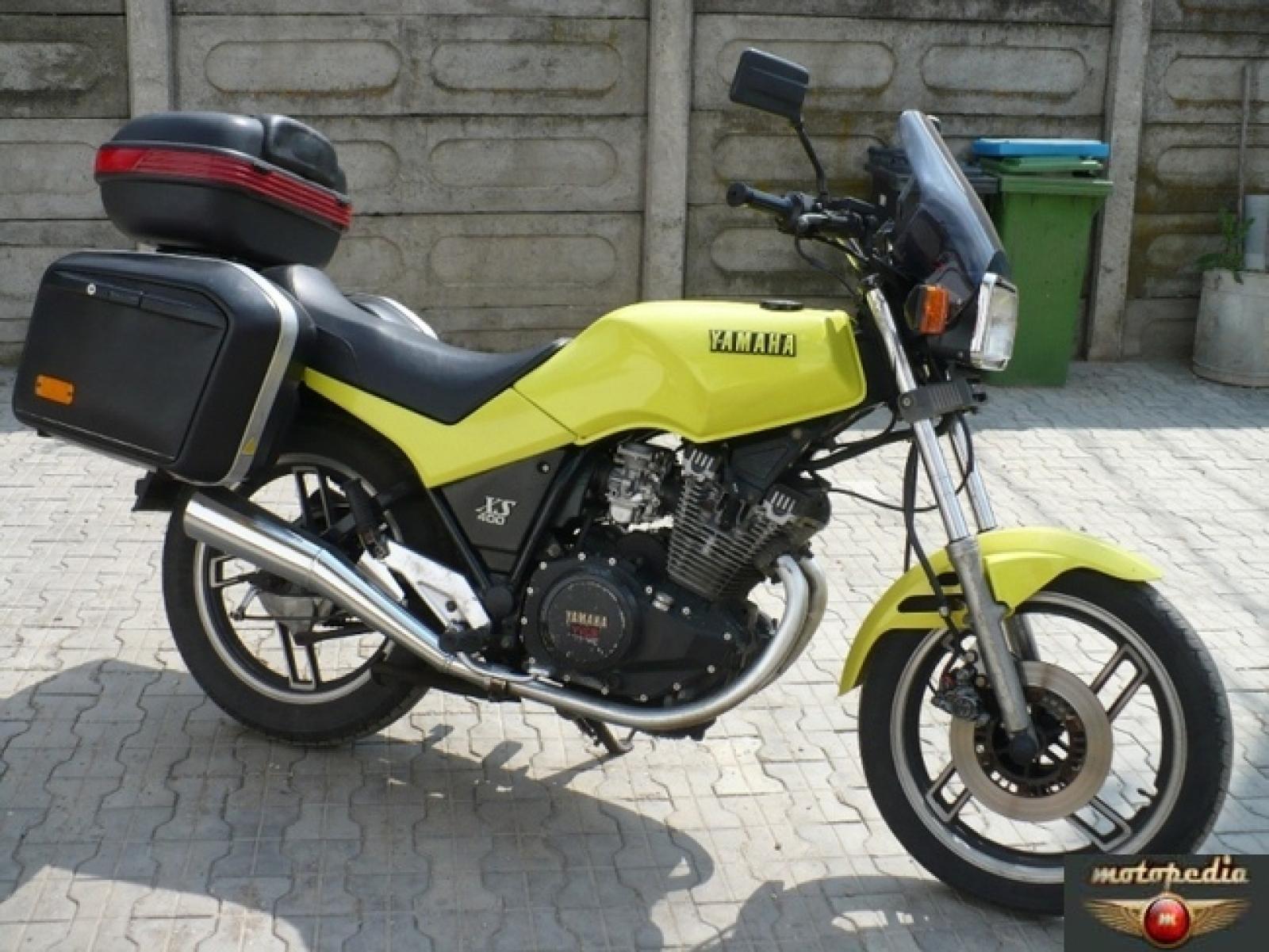 1985 Yamaha XS 400 DOHC (reduced effect) - Moto.ZombDrive.COM